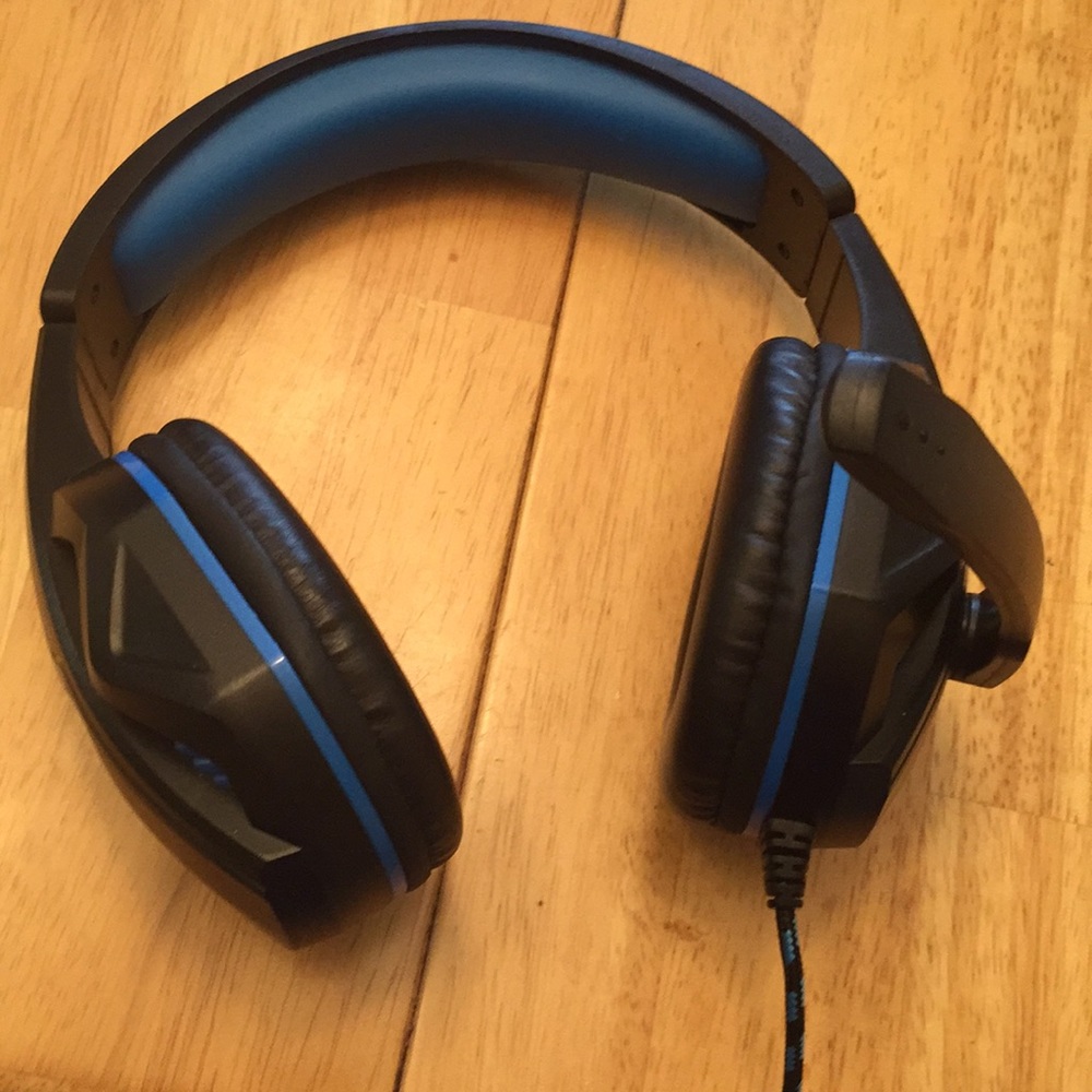 Gaming headset with microphone